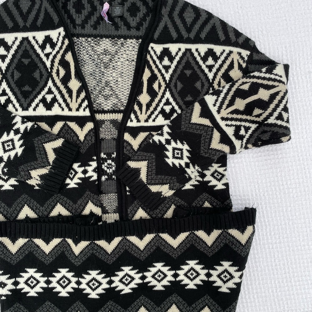 Black and Cream Aztec Warm Winter Cardigan long sweater size medium - Picture 5 of 6